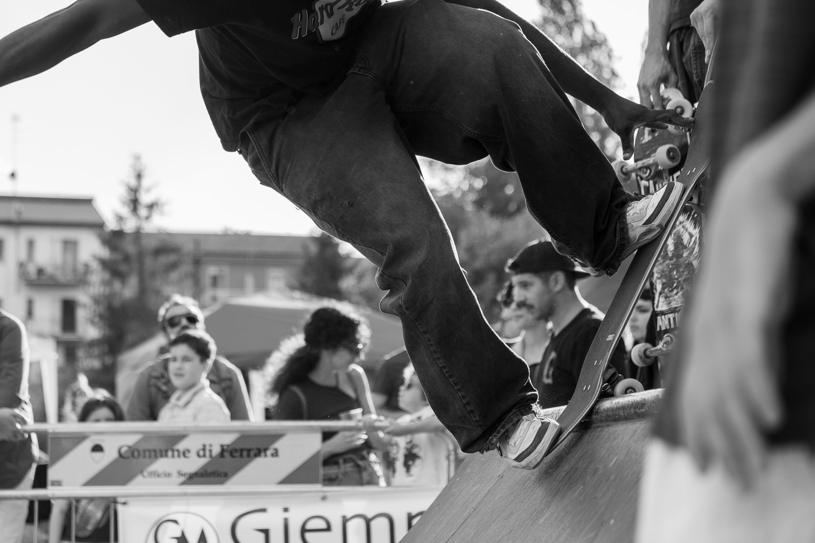 Trick skate in bianco e nero