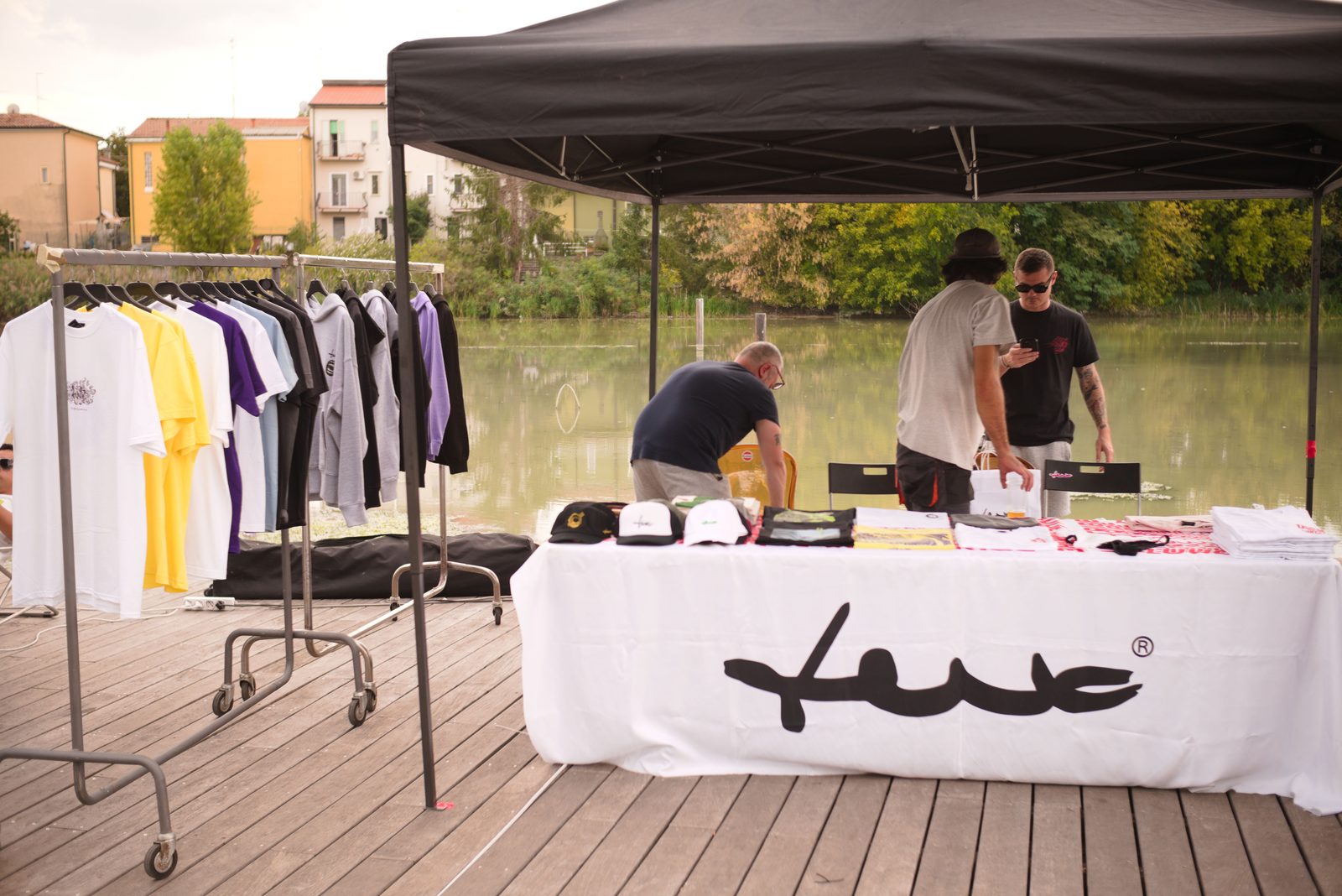 Area market del Dock alla Darsena